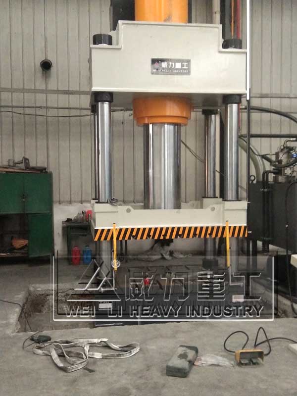 630噸耐火磚成型四柱油壓機