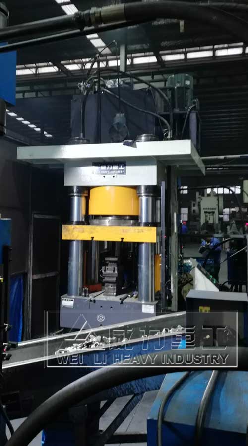 1000噸熱鍛機客戶工作現(xiàn)場