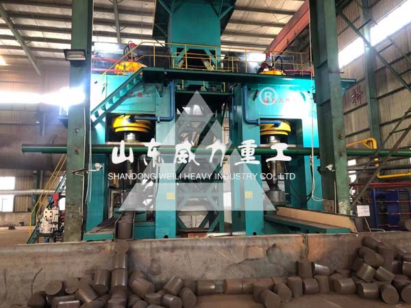 粒子鋼熱壓塊成型液壓機(jī)客戶安裝現(xiàn)場圖