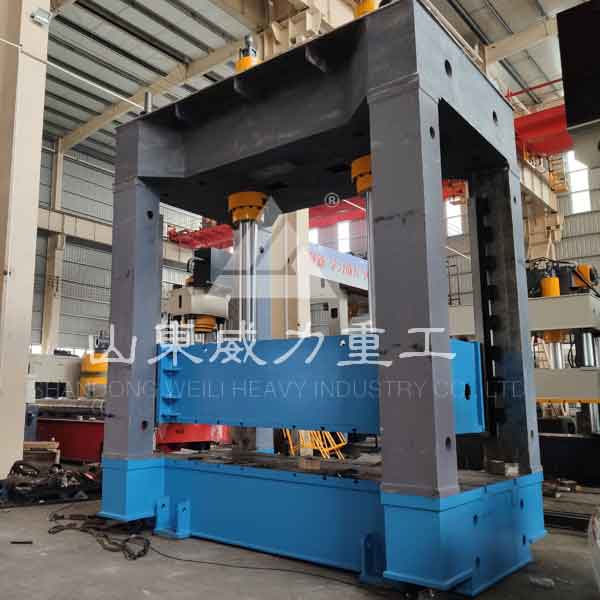 框架式液壓機車間加工現(xiàn)場圖